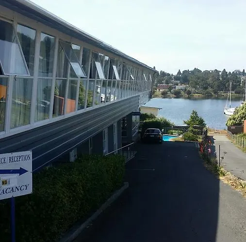 Waterfront Lodge