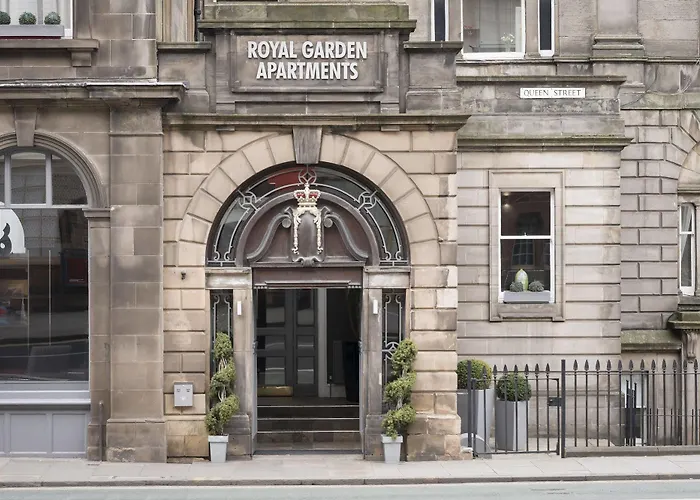 Self catering: Fountain Court Apartments - Royal Garden