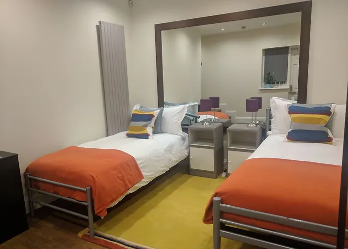 Villa: 31 Queens Terrace