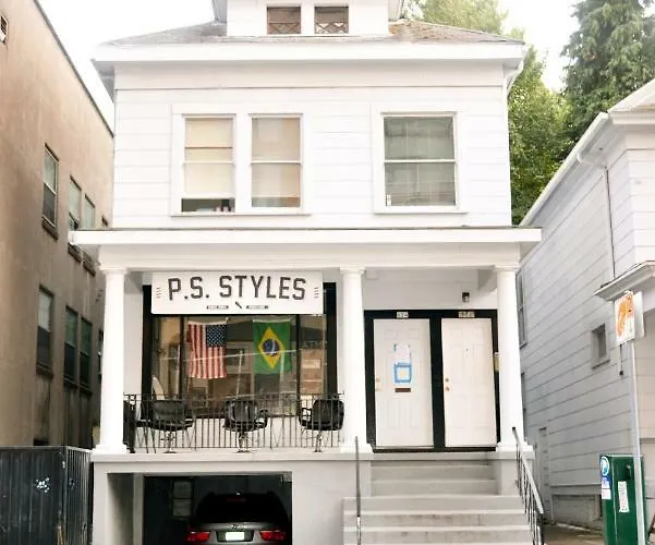624 Jackson Guest House
