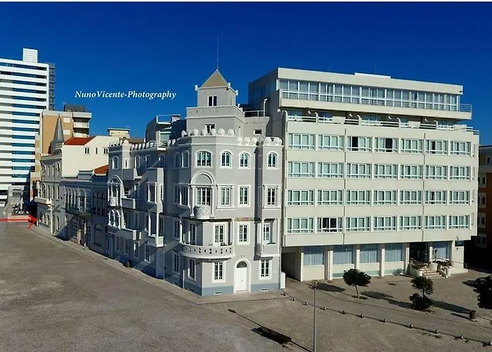 New Apt Center 1 Min Walk Beach/River/Casino!!!