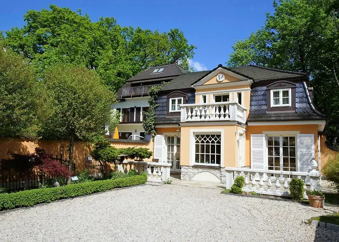Yacht- , Und Reisemobilhafen "Historisches Faehrhaus" Wendenschloss