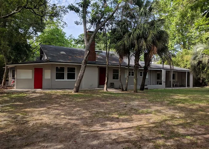 Vacation rental: The Van Zant House