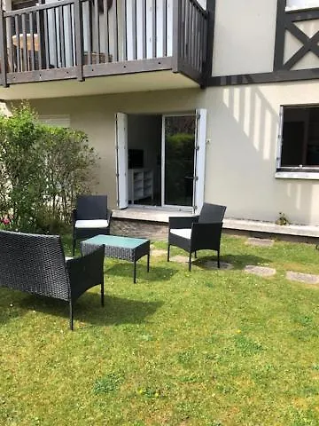 Magnifique 2P en Rez-de-jardin orienté SUD à 2 pas de la plage