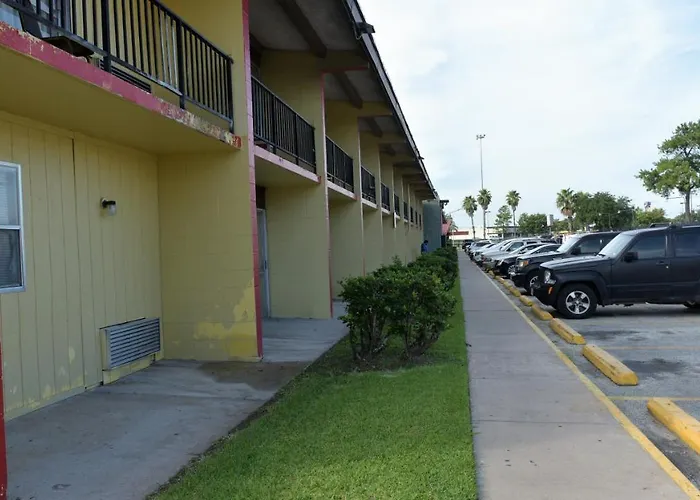 Red Carpet Inn