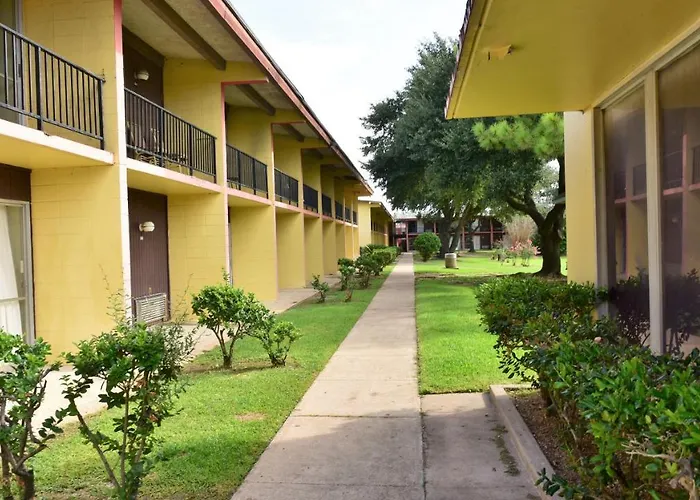 Red Carpet Inn
