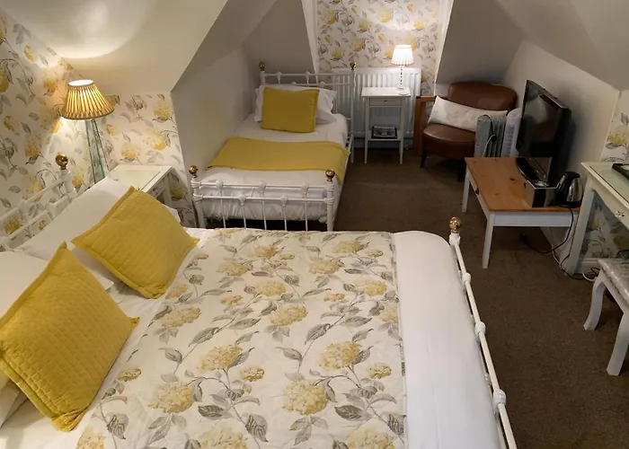 Guest house: Lakeside Guest House