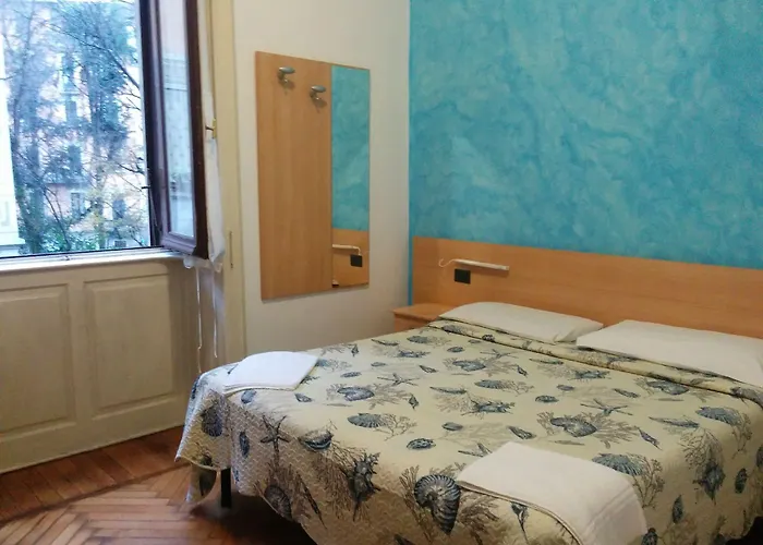 Hostel: Adam'S House